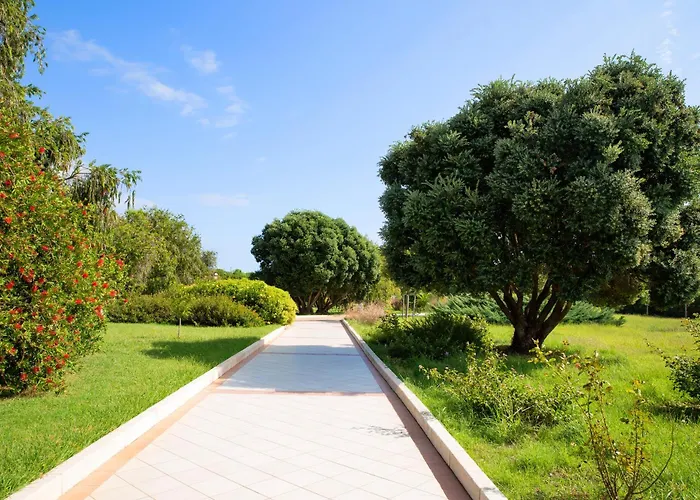 Marina Garden 4*